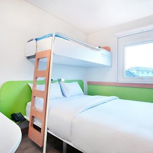 Kamar double standard