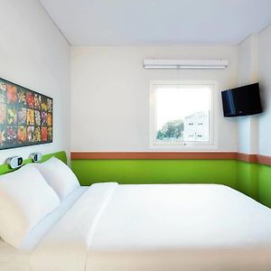 Kamar double standard